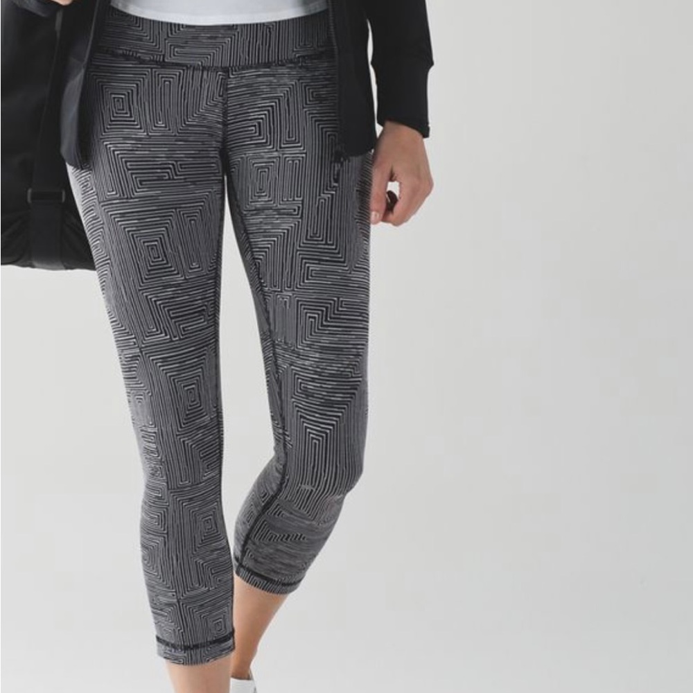 Lululemon Wunder Under Crop Maze Jacquard geometric leggings size 8